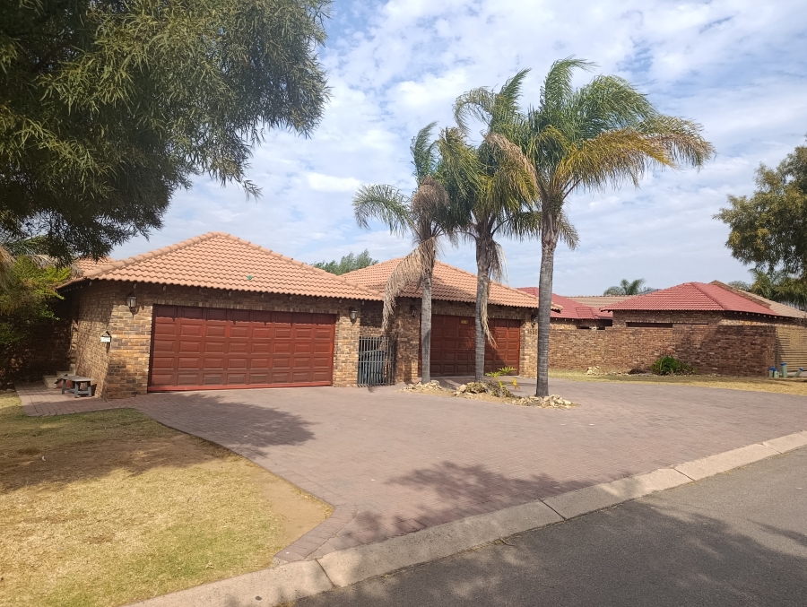 3 Bedroom Property for Sale in Thatchfield Estate Gauteng