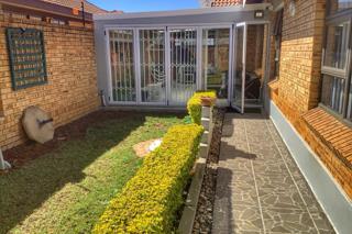 3 Bedroom Property for Sale in New Redruth Gauteng
