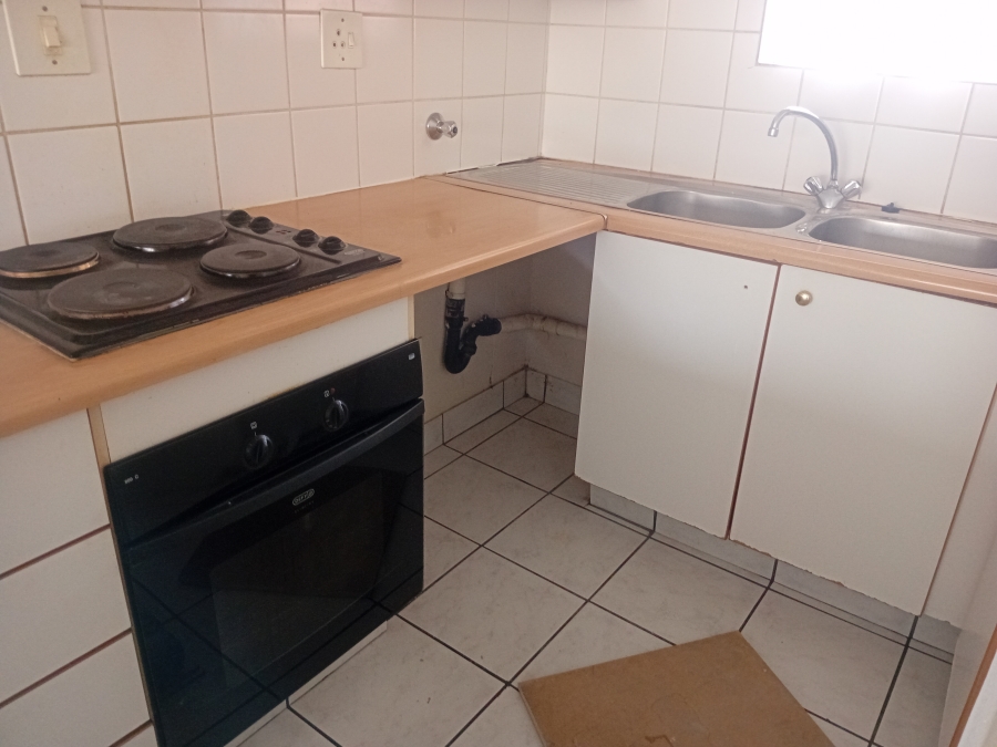 To Let 2 Bedroom Property for Rent in Waterkloof Glen Gauteng