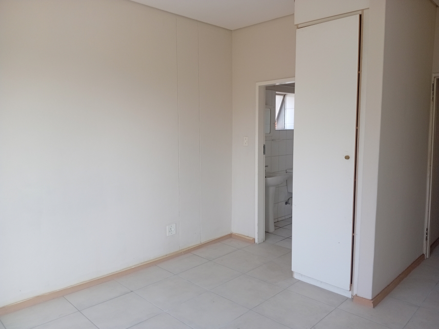 To Let 2 Bedroom Property for Rent in Waterkloof Glen Gauteng