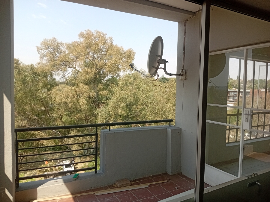 To Let 2 Bedroom Property for Rent in Waterkloof Glen Gauteng