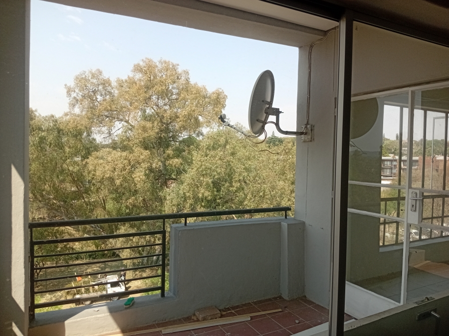 To Let 2 Bedroom Property for Rent in Waterkloof Glen Gauteng