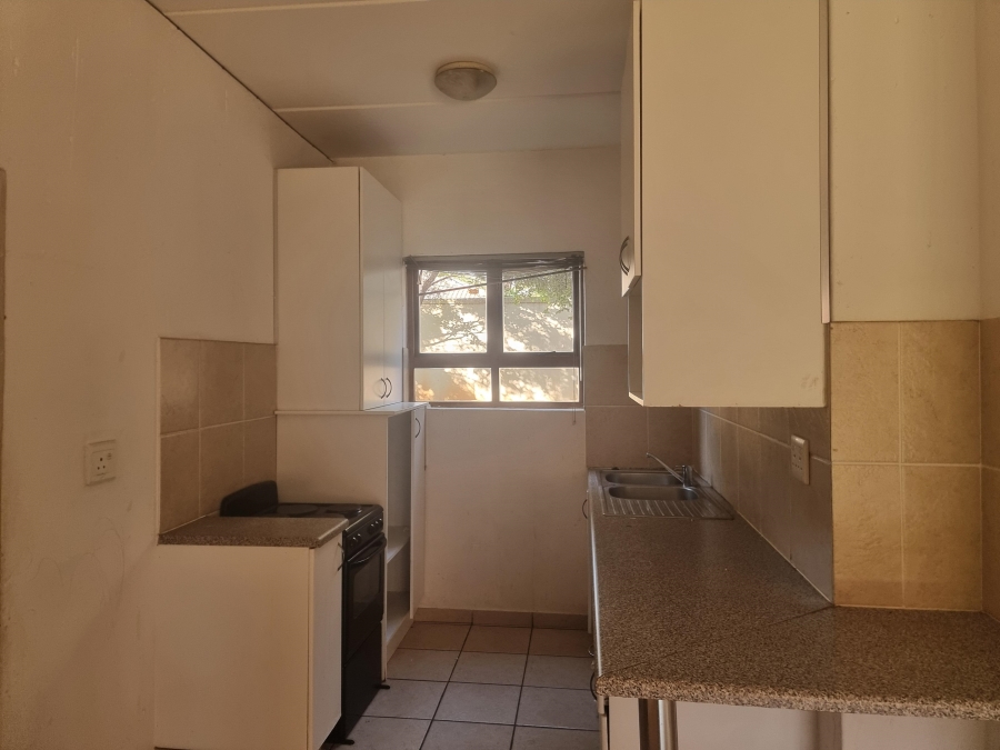 To Let 2 Bedroom Property for Rent in Ruimsig Gauteng