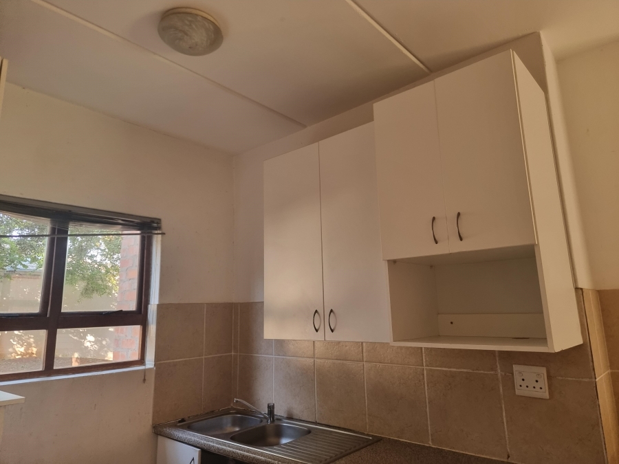 To Let 2 Bedroom Property for Rent in Ruimsig Gauteng
