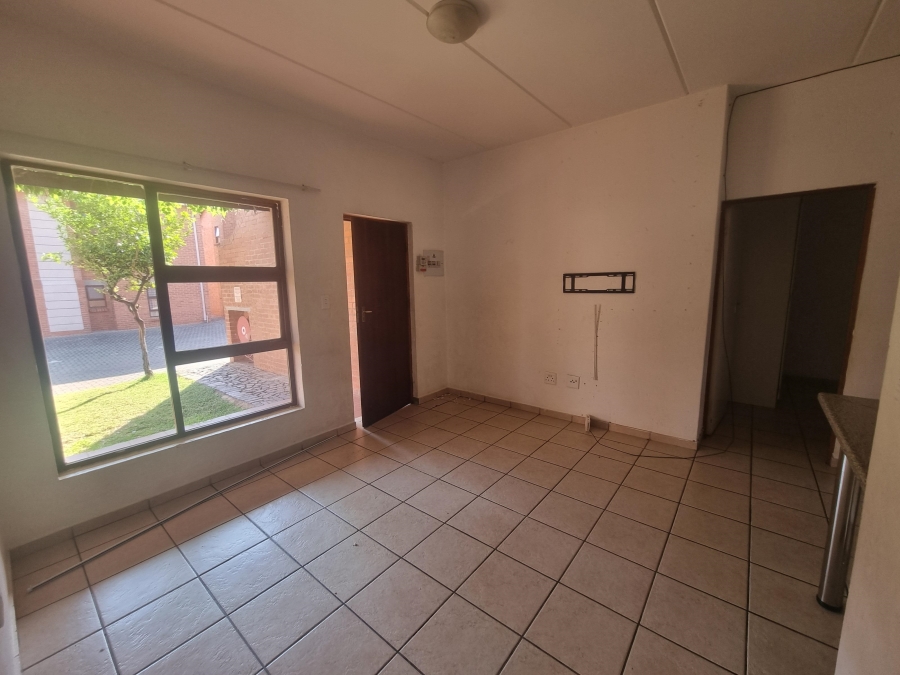 To Let 2 Bedroom Property for Rent in Ruimsig Gauteng