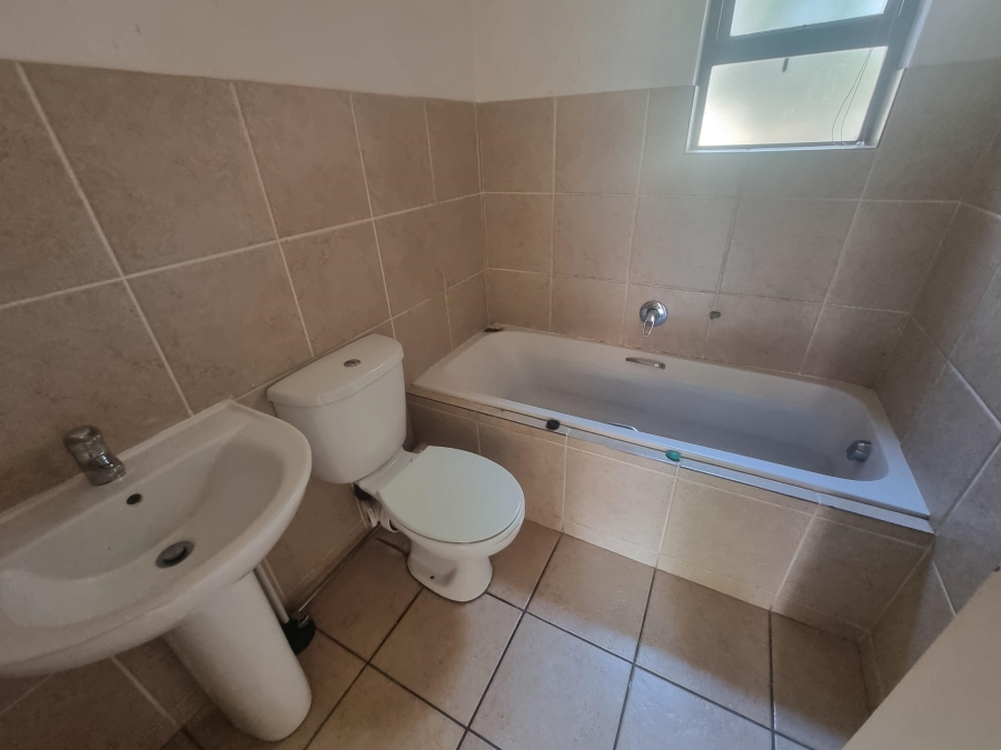 To Let 2 Bedroom Property for Rent in Ruimsig Gauteng