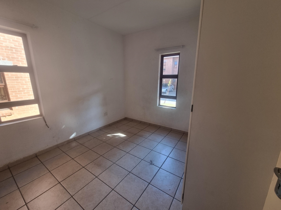 To Let 2 Bedroom Property for Rent in Ruimsig Gauteng