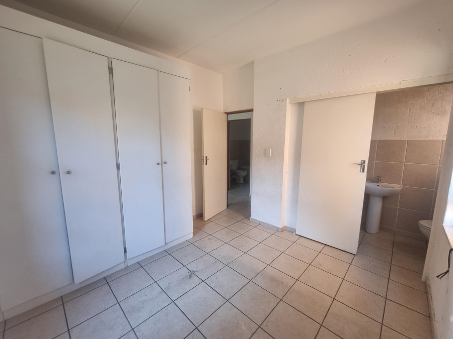 To Let 2 Bedroom Property for Rent in Ruimsig Gauteng