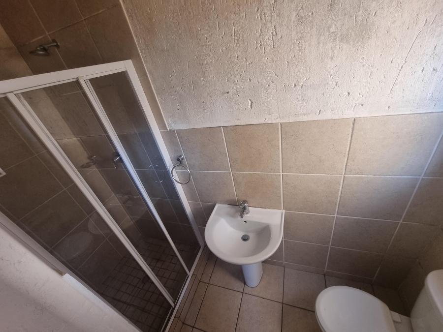 To Let 2 Bedroom Property for Rent in Ruimsig Gauteng