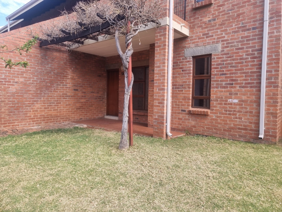 To Let 2 Bedroom Property for Rent in Ruimsig Gauteng
