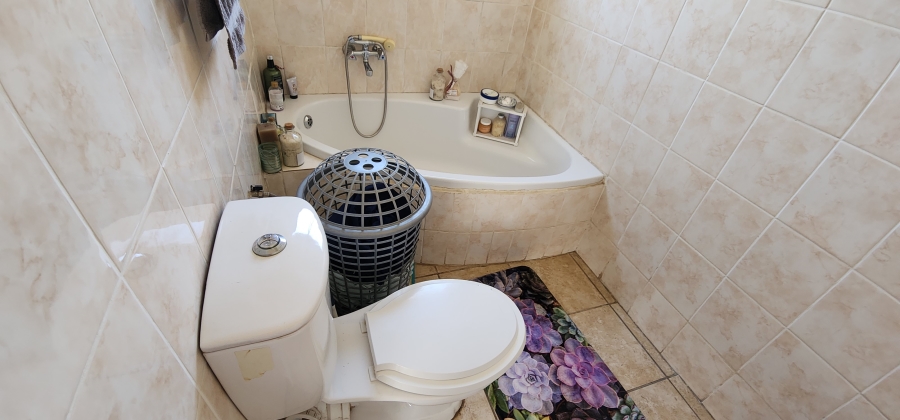 2 Bedroom Property for Sale in Brackendowns Gauteng