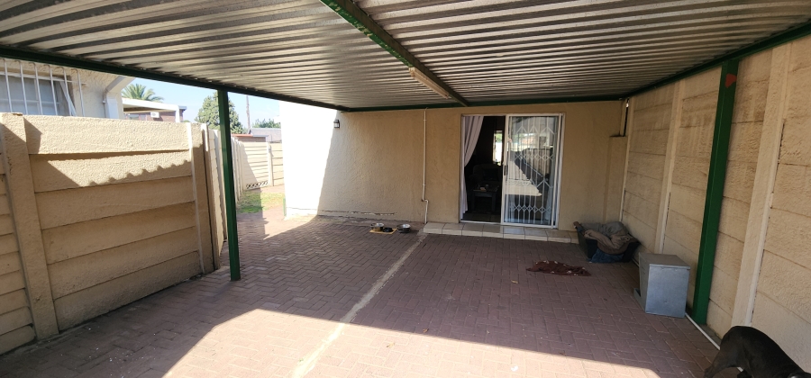2 Bedroom Property for Sale in Brackendowns Gauteng