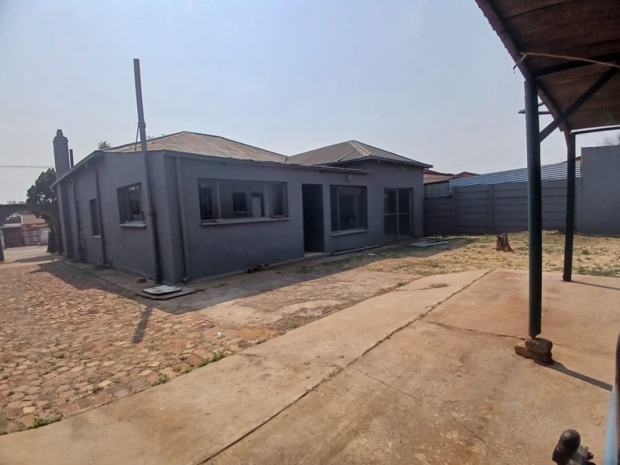 6 Bedroom Property for Sale in Randgate Gauteng