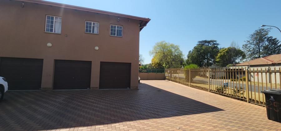 6 Bedroom Property for Sale in Brackendowns Gauteng