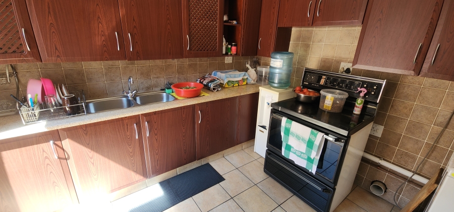 6 Bedroom Property for Sale in Brackendowns Gauteng