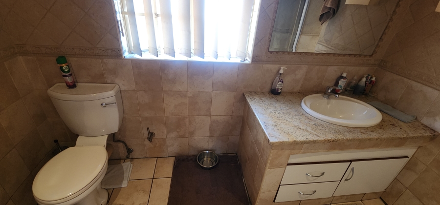 6 Bedroom Property for Sale in Brackendowns Gauteng