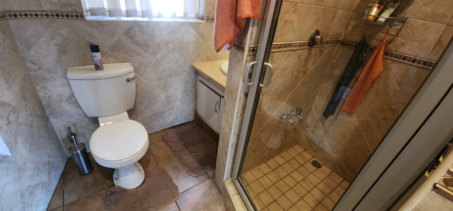6 Bedroom Property for Sale in Brackendowns Gauteng