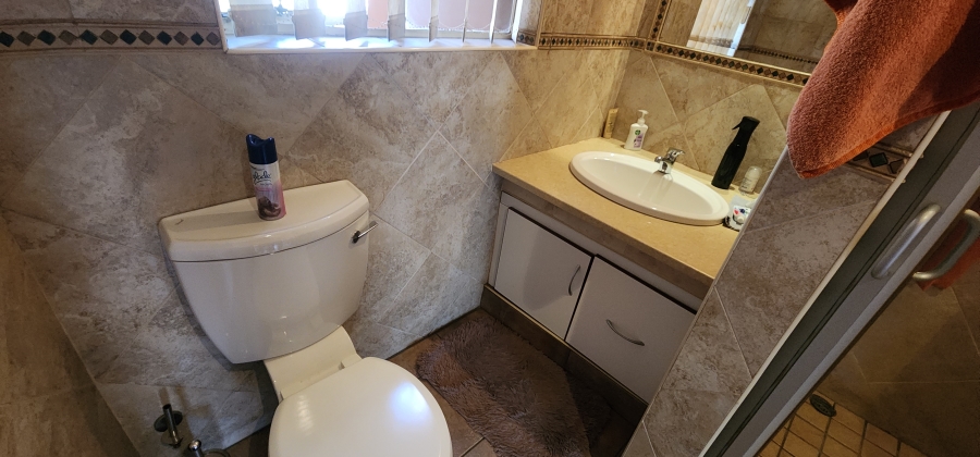 6 Bedroom Property for Sale in Brackendowns Gauteng