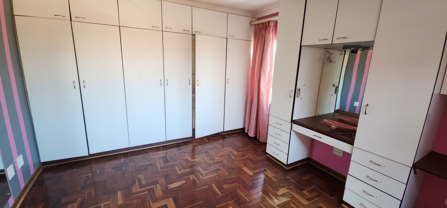 6 Bedroom Property for Sale in Brackendowns Gauteng