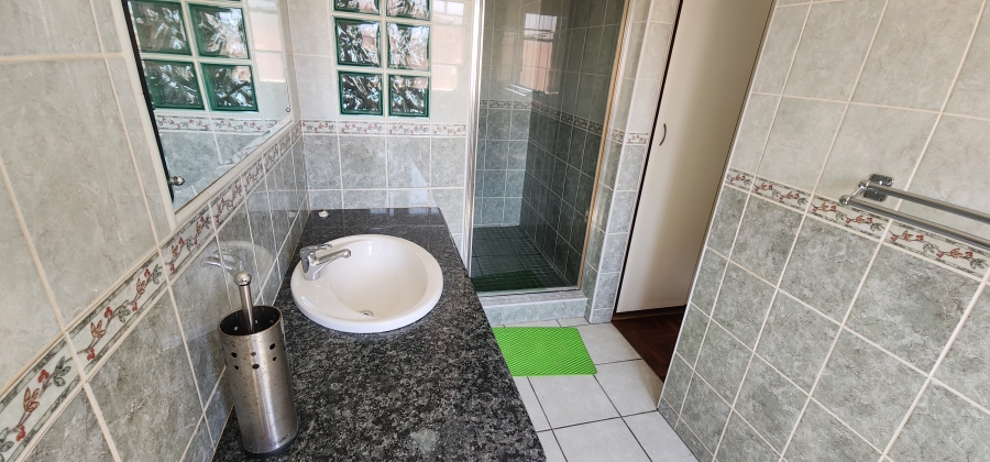 6 Bedroom Property for Sale in Brackendowns Gauteng