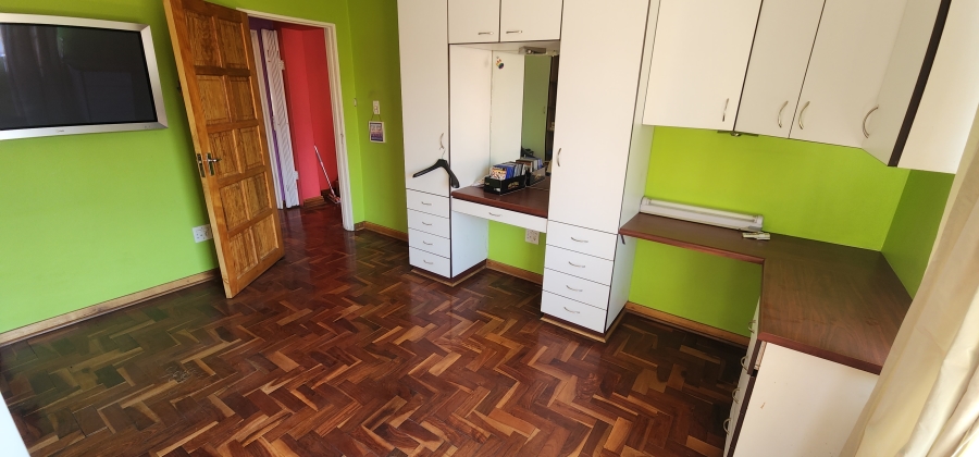 6 Bedroom Property for Sale in Brackendowns Gauteng