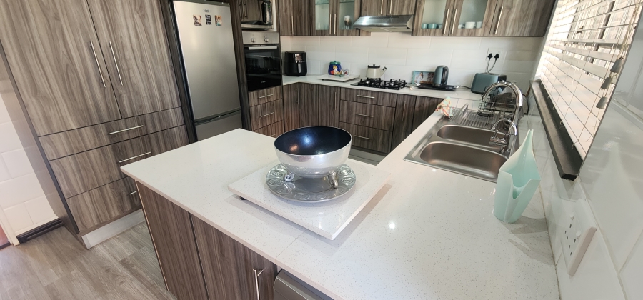4 Bedroom Property for Sale in Brackendowns Gauteng