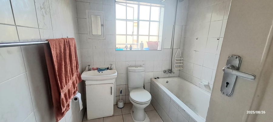 To Let 3 Bedroom Property for Rent in Airfield Gauteng