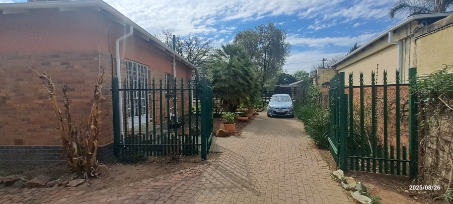To Let 3 Bedroom Property for Rent in Airfield Gauteng