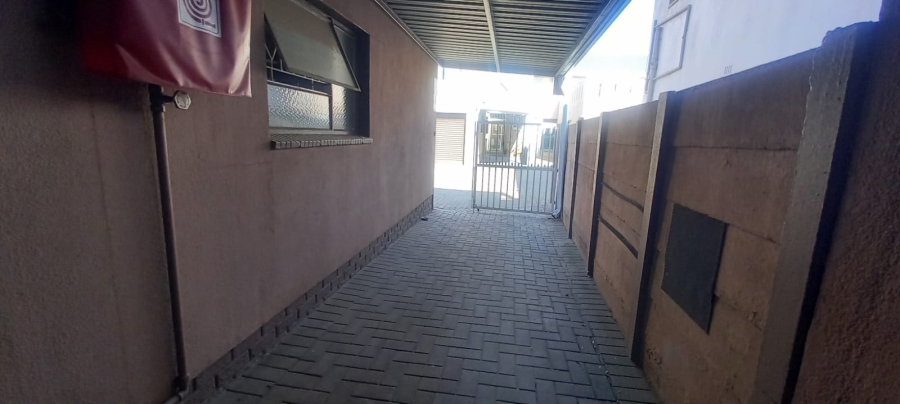 2 Bedroom Property for Sale in Brackenhurst Gauteng