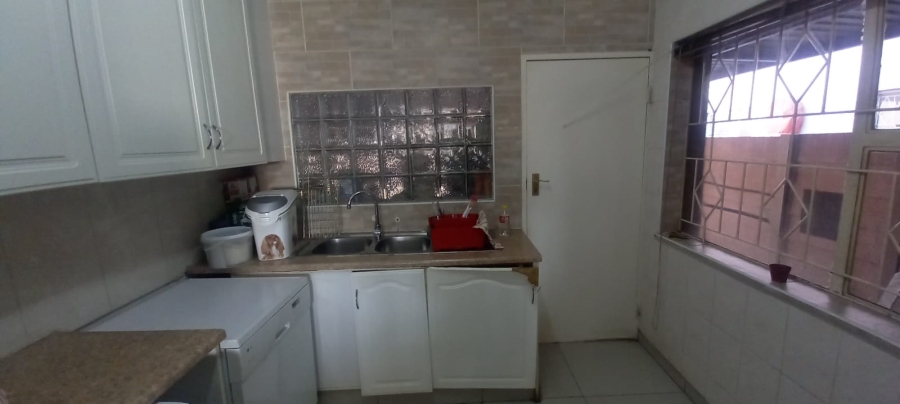 2 Bedroom Property for Sale in Brackenhurst Gauteng