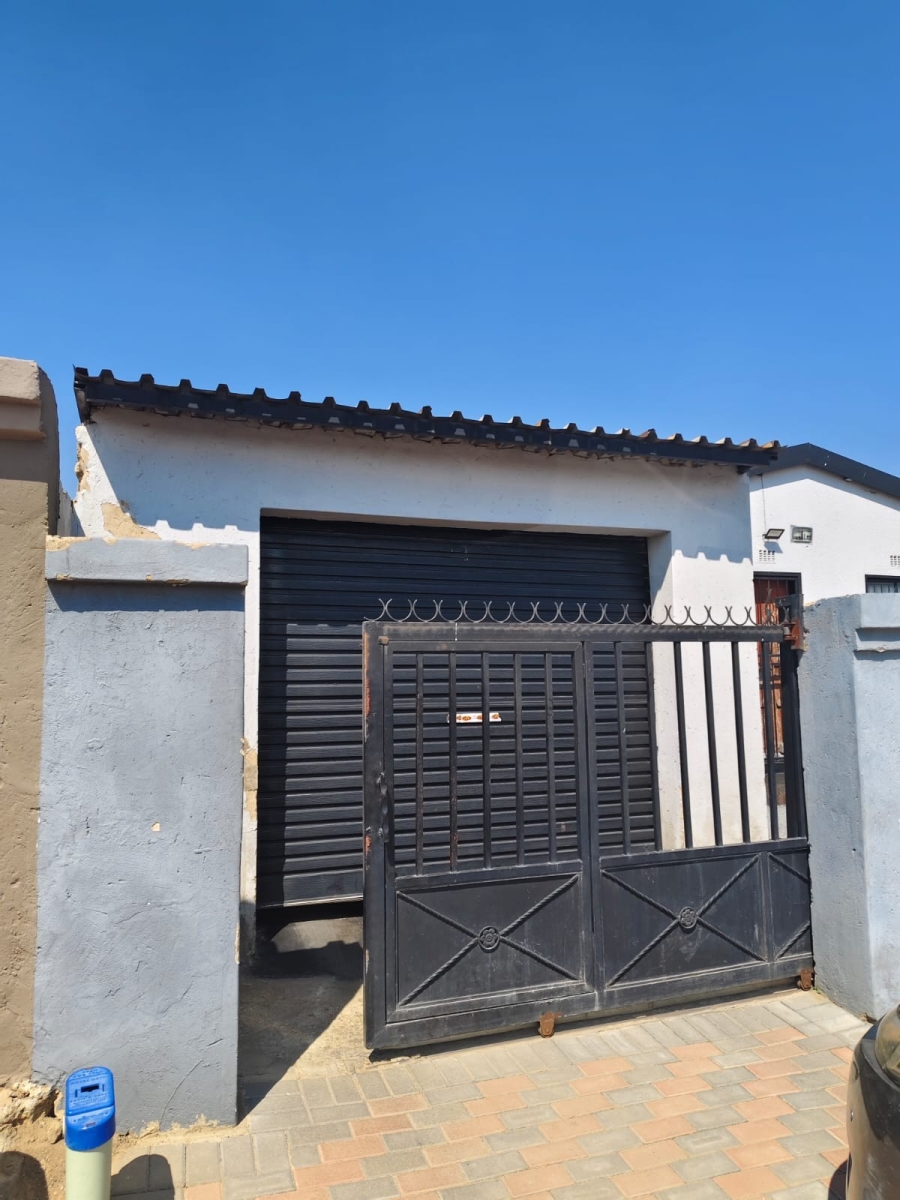 6 Bedroom Property for Sale in Motsu Gauteng