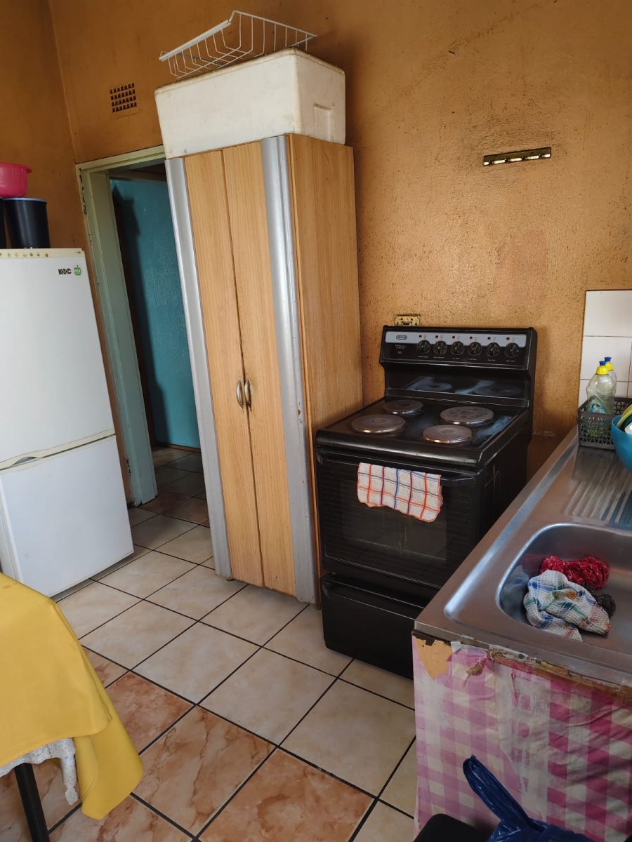 6 Bedroom Property for Sale in Motsu Gauteng