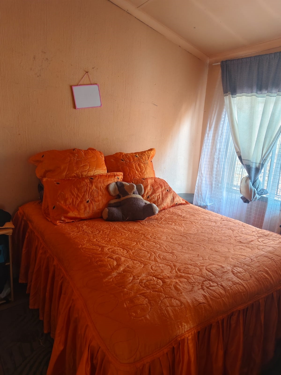 6 Bedroom Property for Sale in Motsu Gauteng