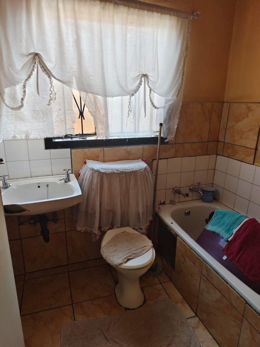 6 Bedroom Property for Sale in Motsu Gauteng