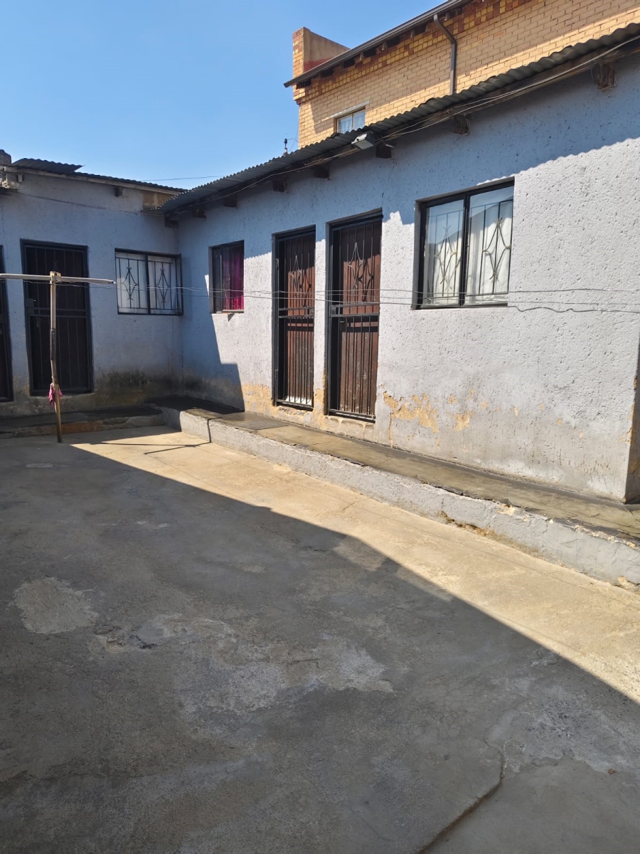 6 Bedroom Property for Sale in Motsu Gauteng