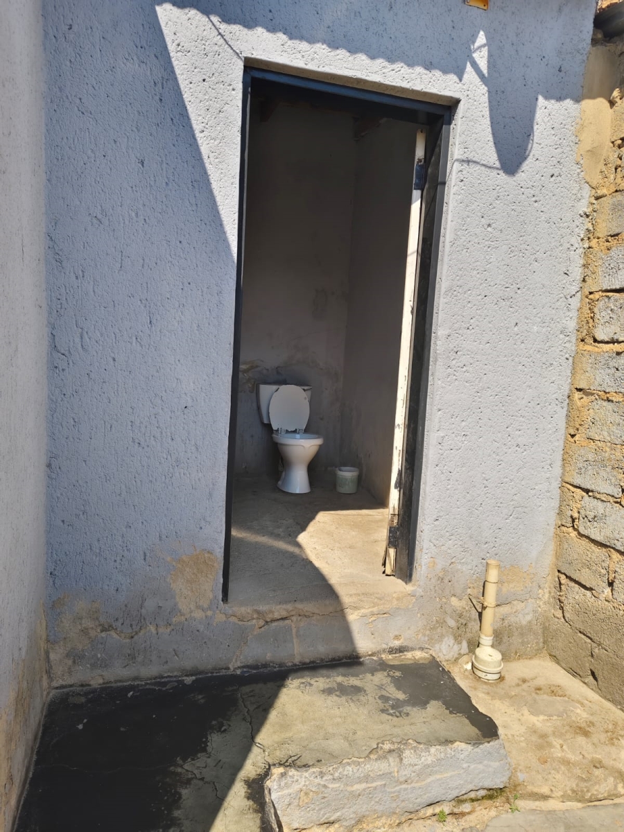 6 Bedroom Property for Sale in Motsu Gauteng
