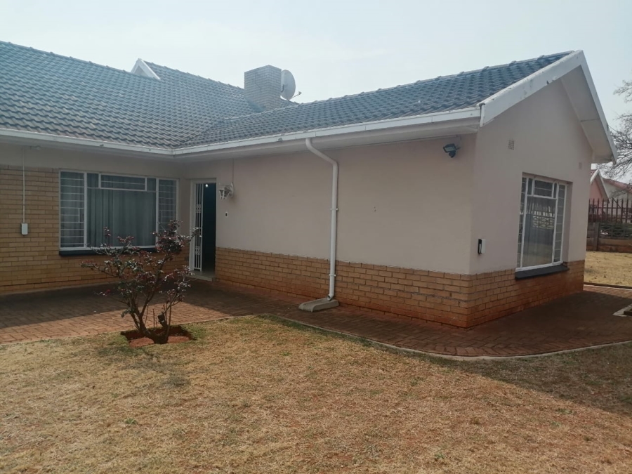 3 Bedroom Property for Sale in Westonaria Gauteng