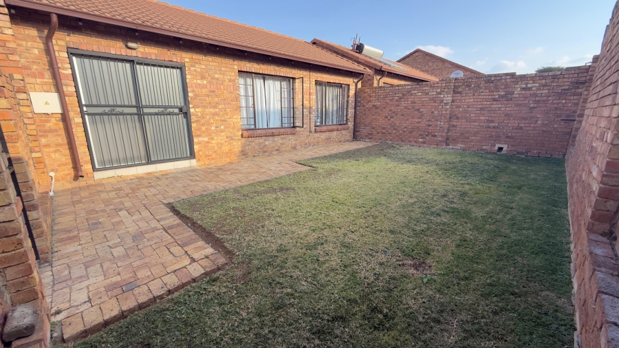 To Let 2 Bedroom Property for Rent in Halfway Gardens Gauteng