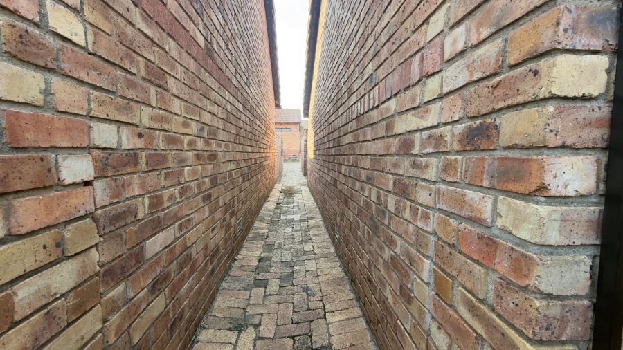 To Let 2 Bedroom Property for Rent in Halfway Gardens Gauteng