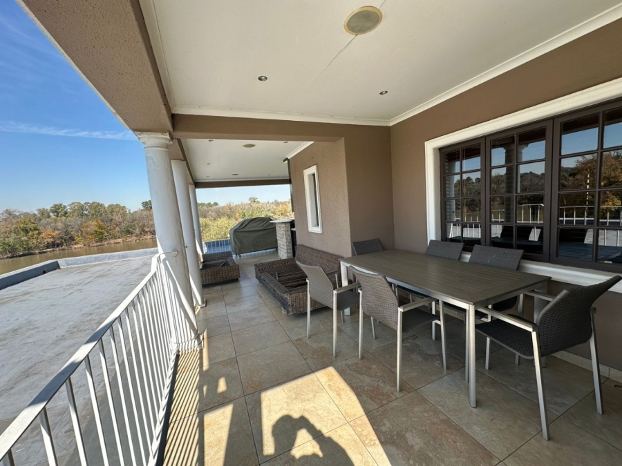 4 Bedroom Property for Sale in Peacehaven Gauteng