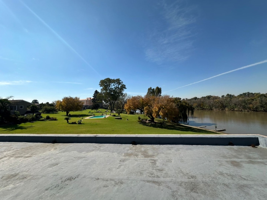 4 Bedroom Property for Sale in Peacehaven Gauteng