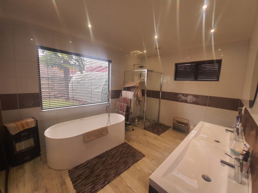 3 Bedroom Property for Sale in Vanderbijlpark SE 4 Gauteng