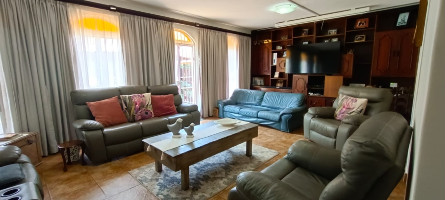 5 Bedroom Property for Sale in Vanderbijlpark SW 5 Gauteng