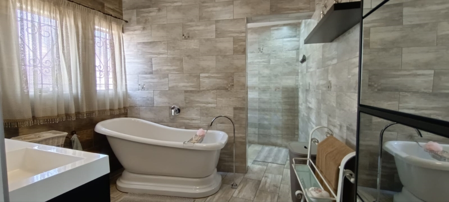 5 Bedroom Property for Sale in Vanderbijlpark SW 5 Gauteng