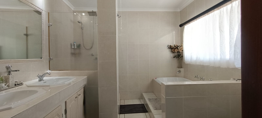 5 Bedroom Property for Sale in Vanderbijlpark SW 5 Gauteng