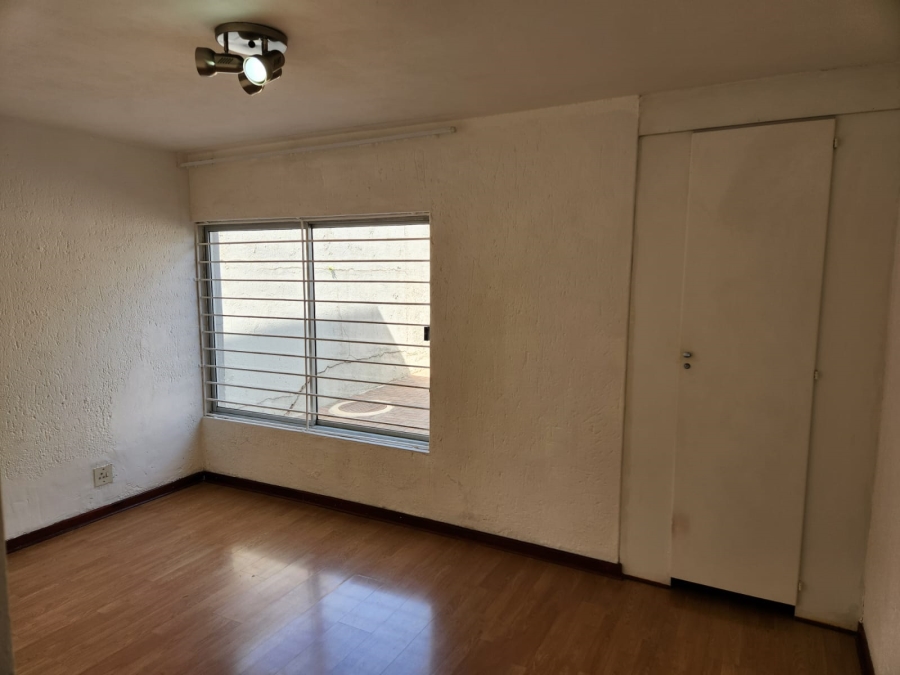 To Let 1 Bedroom Property for Rent in Sandown Gauteng