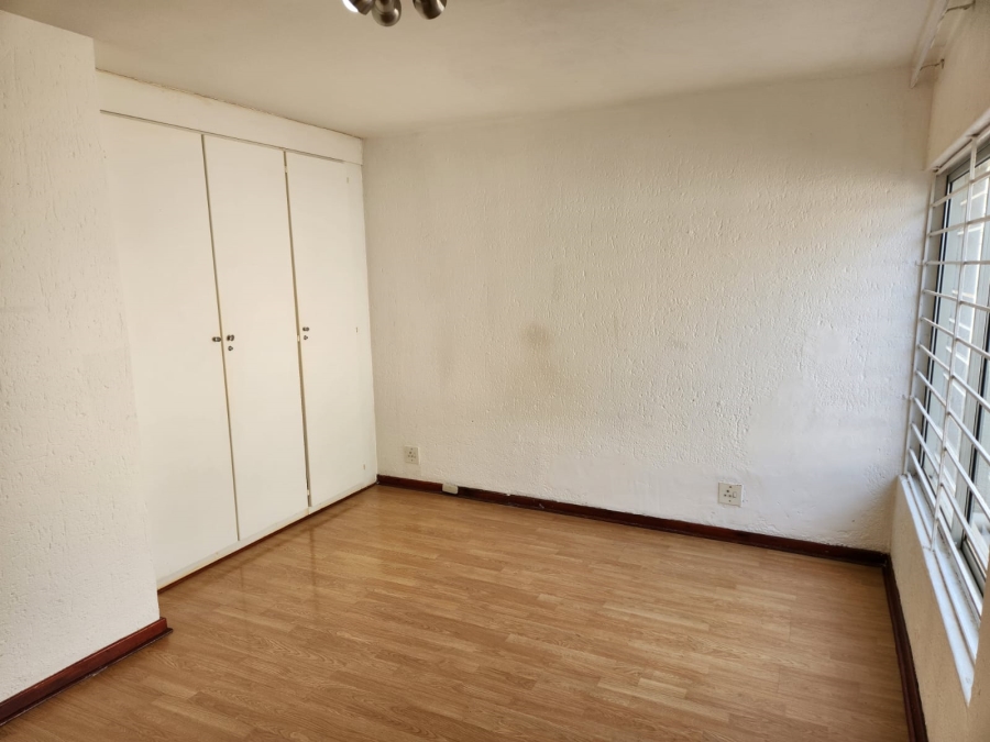 To Let 1 Bedroom Property for Rent in Sandown Gauteng