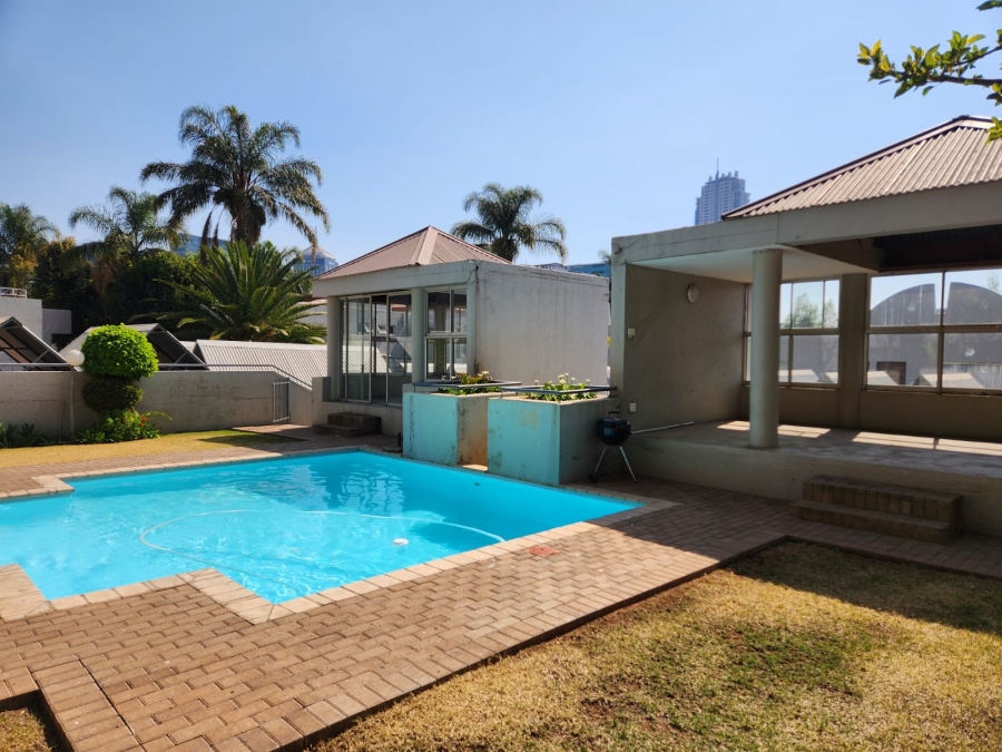 To Let 1 Bedroom Property for Rent in Sandown Gauteng
