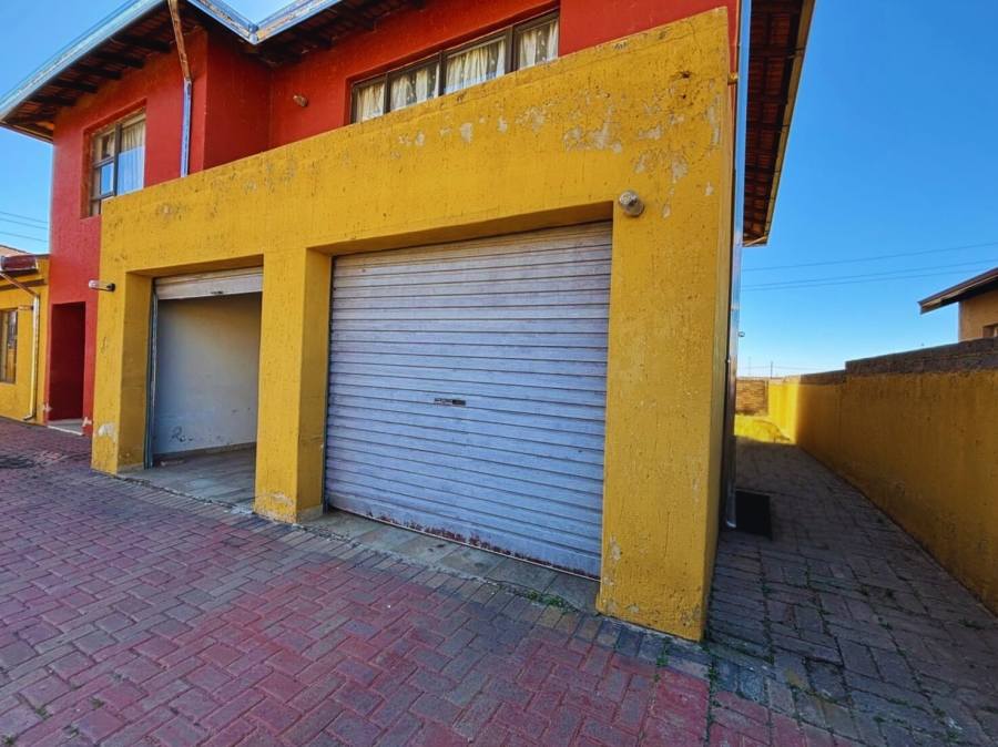 4 Bedroom Property for Sale in Golden Gardens Gauteng