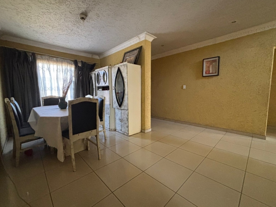 4 Bedroom Property for Sale in Golden Gardens Gauteng